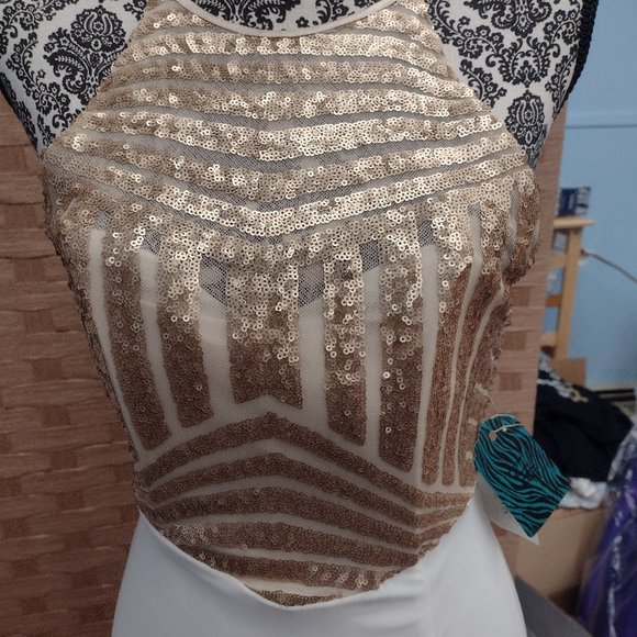 David's Bridal Bridesmaid Halter Dress, size 3 - Picture 2 of 6